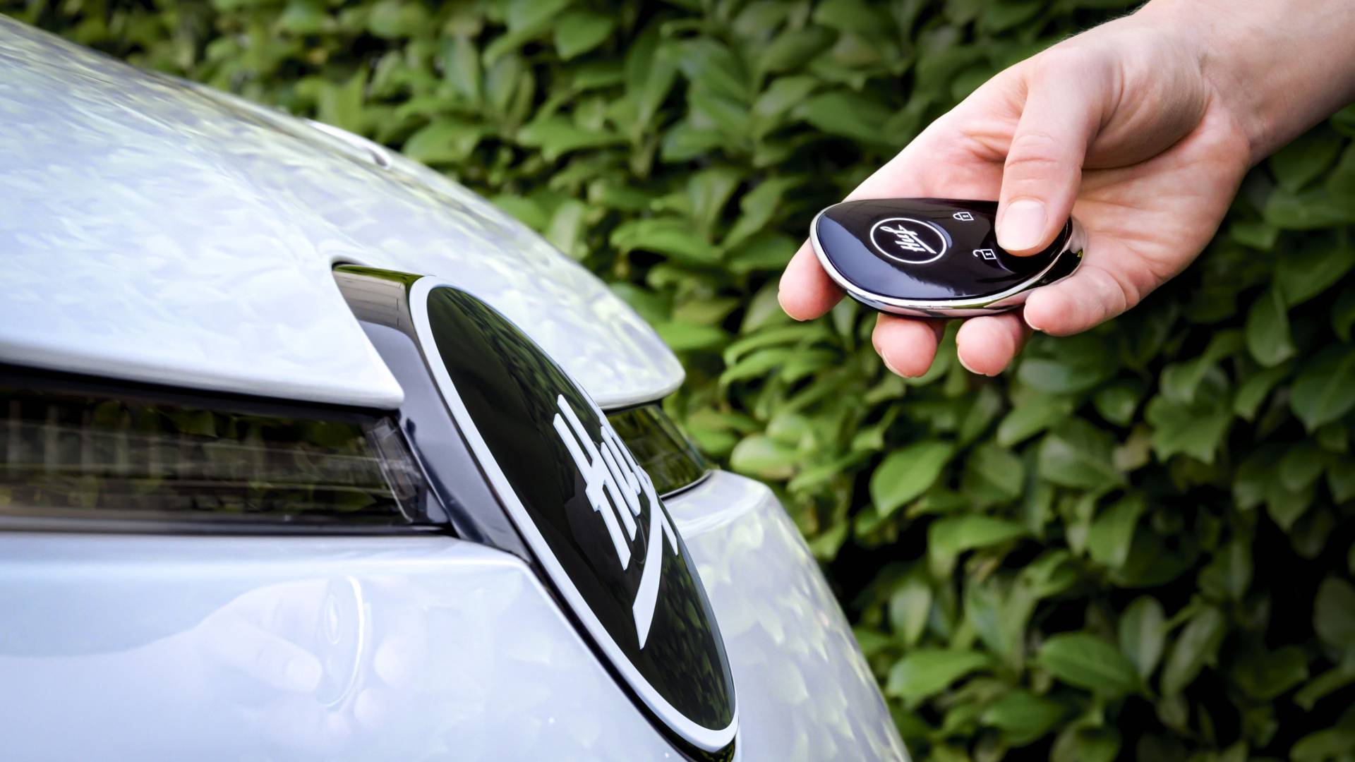 Huf entwickelt einen universellen Hardware Token für digitale Schlüssel und Smart Keys