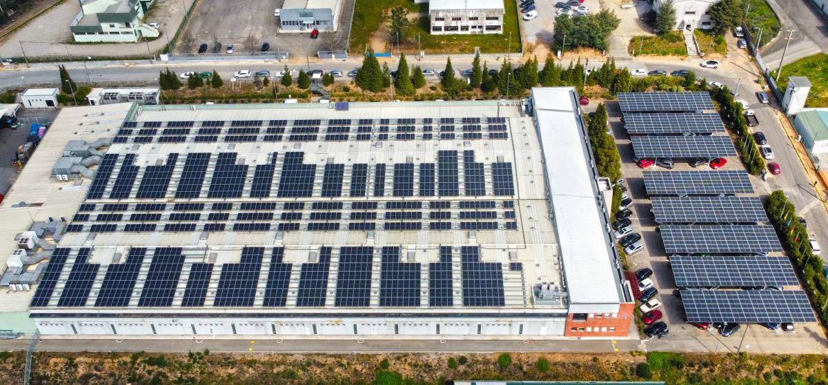 Huf Tondela plant with solar panels on roof and above parking lots