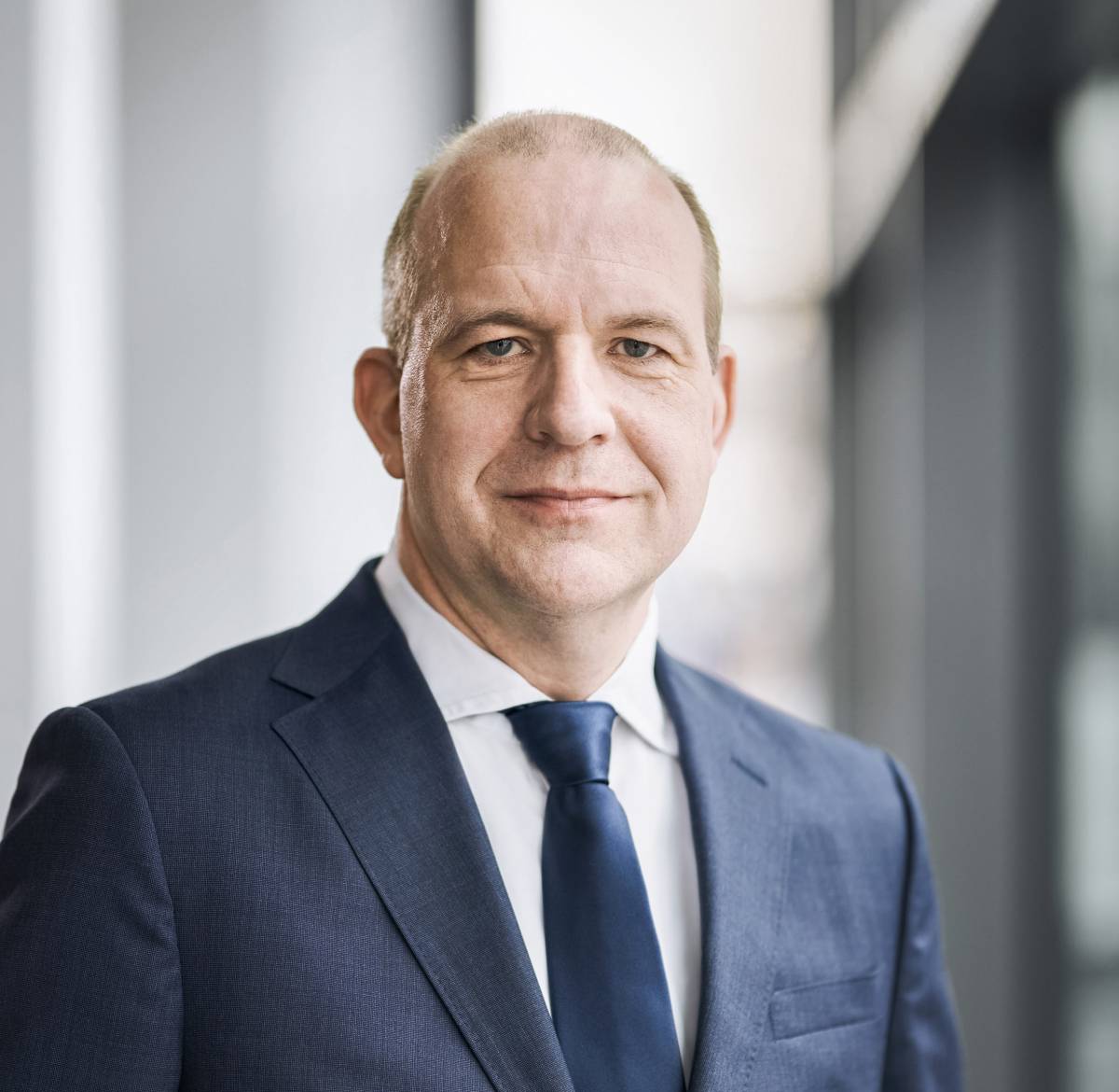 Portrait of Dr Lars Placke announcing his return to Huf as Chief Financial Officer CFO