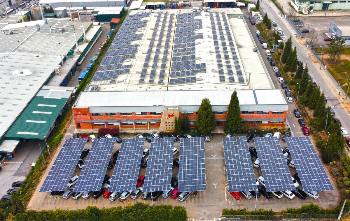 Huf Portuguesa with solar panels on plant roof