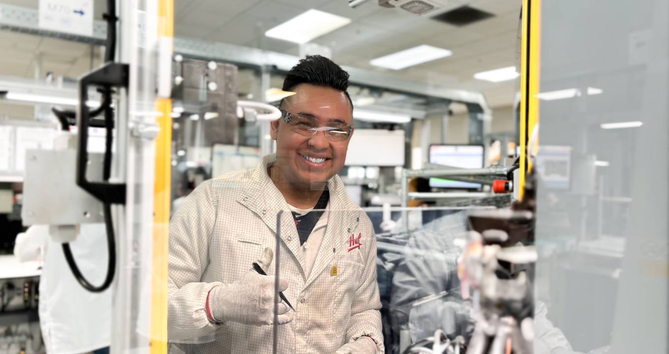 Huf Mexico employee at work, smiling