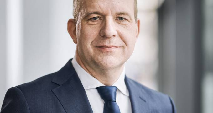 Portrait of Dr Lars Placke announcing his return to Huf as Chief Financial Officer CFO