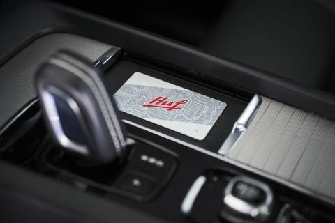 Smartcard reader to start the engine of a car with NFC